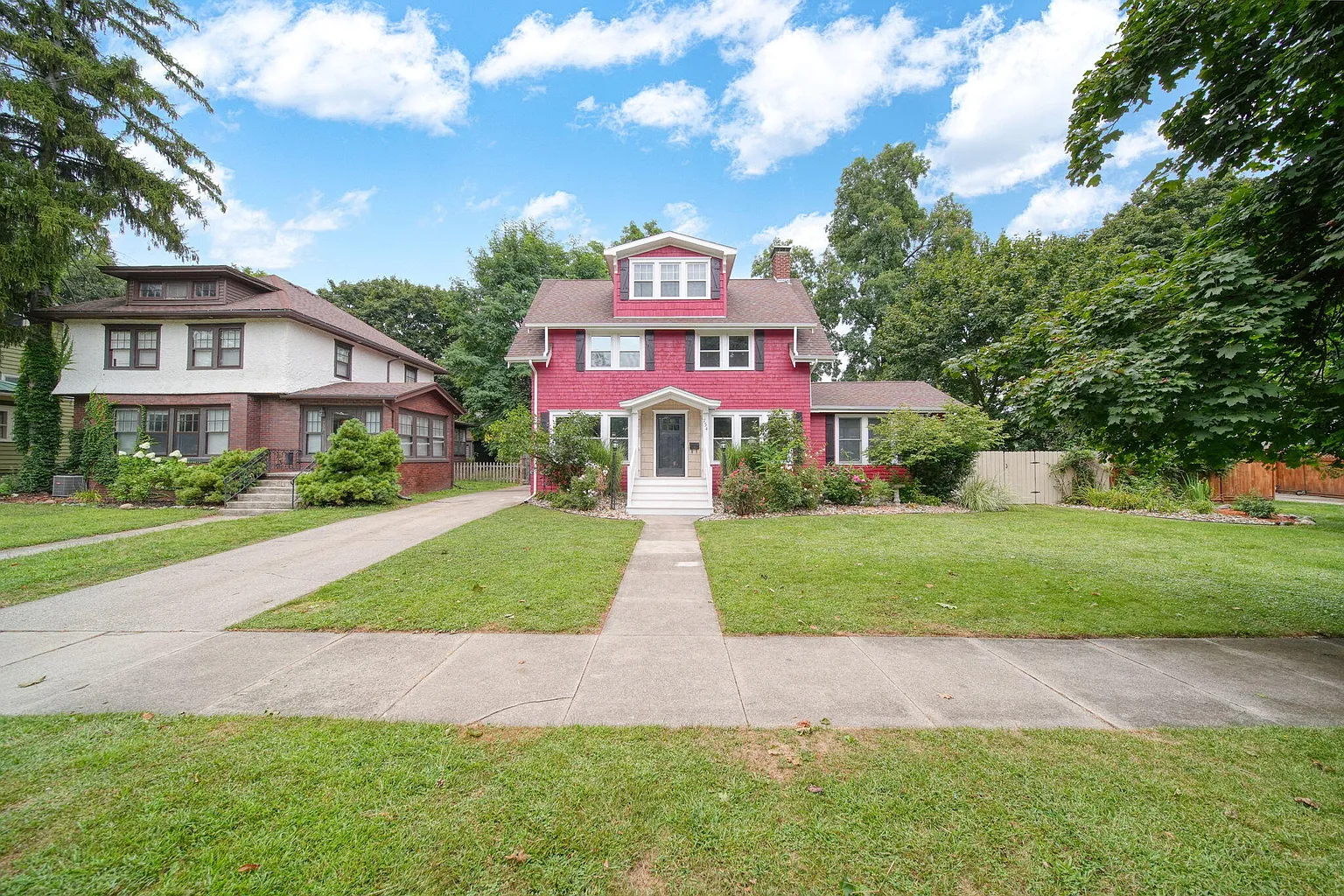 734 Oakridge Dr photo 1