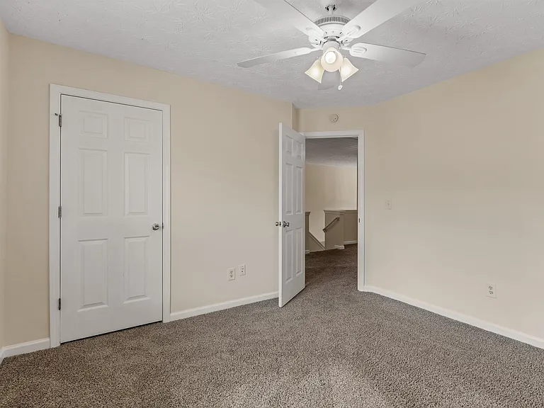 310 Sarasota Ln — Photo 35