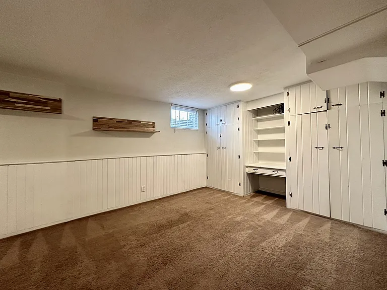 Family room or 4th non-conforming bedroom