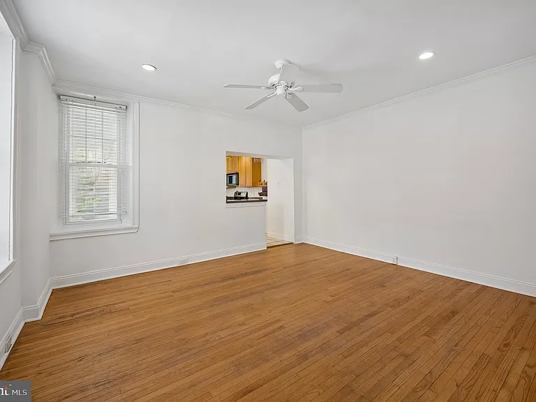 447 Dupont St — Photo 5