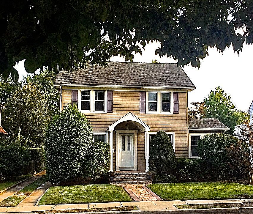 1st image of 558 Wateredge Ave