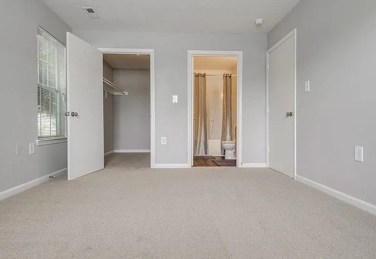 Woodburn Apartments — Photo 22