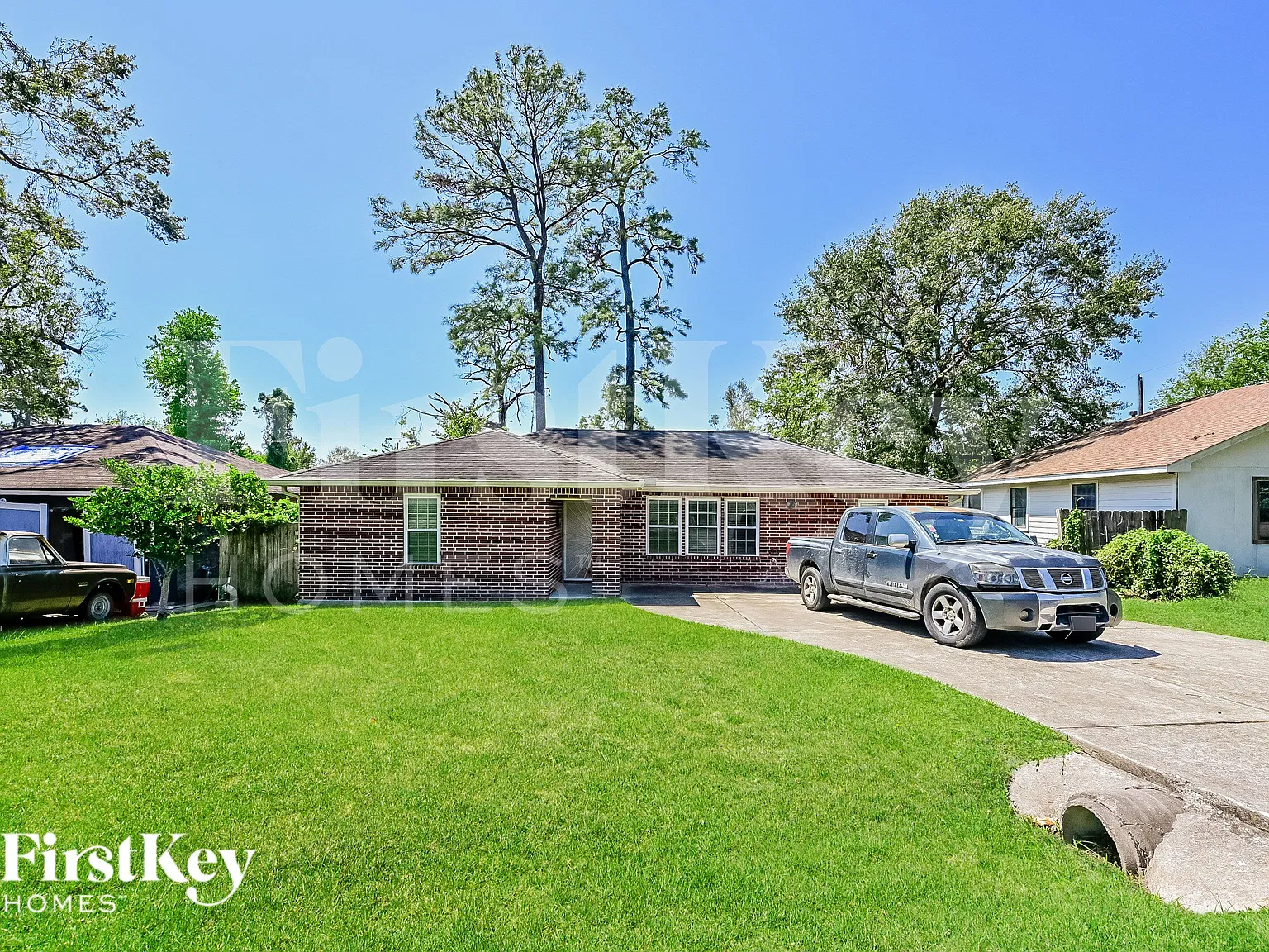 4 bed, 2.0 bath, 1399 sqft, $2,045 — Photo 1
