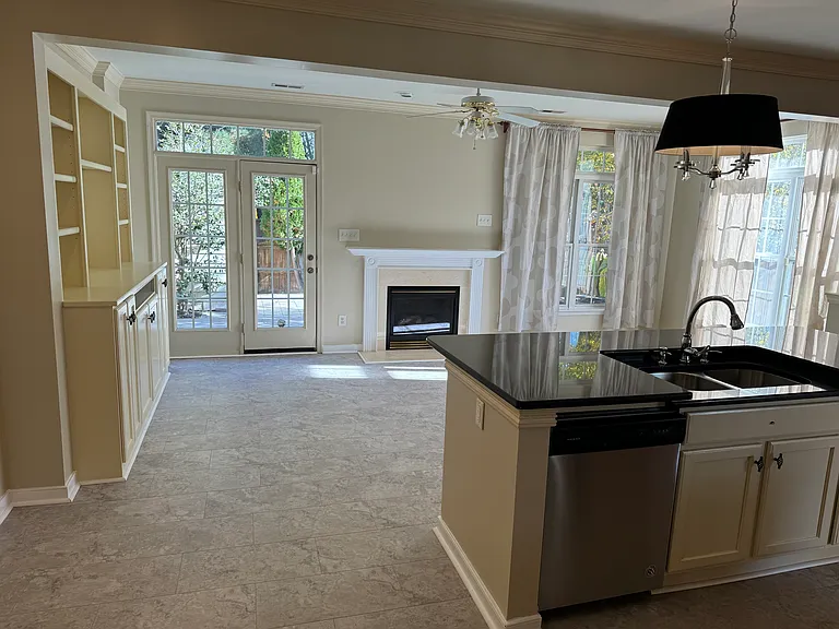 1317 New Haven Ct — Photo 10