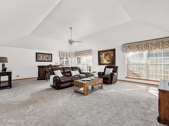 4th image of 6214 Edgebrook Ln W