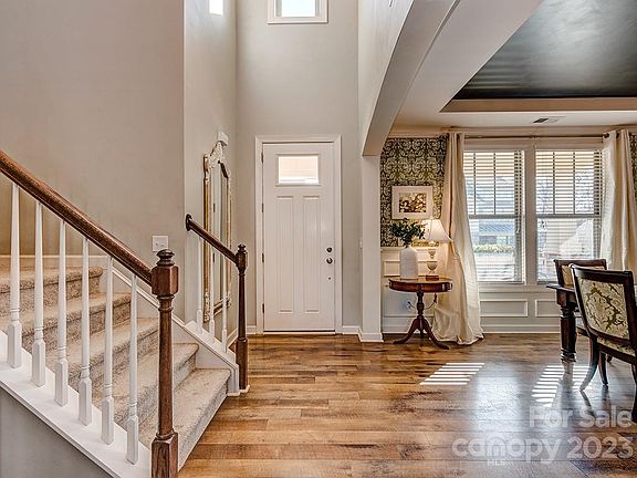 5th image of 884 Tyne Dr