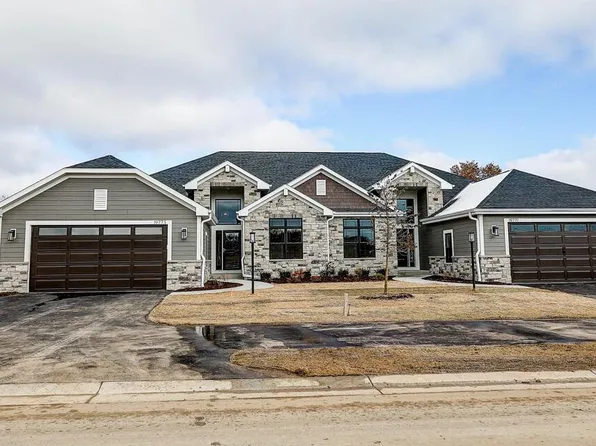 7906 West Stone Ridge DRIVE #81-2, Lannon, WI 53046