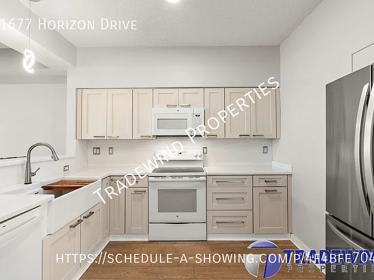 11677 Horizon Dr — Photo 2