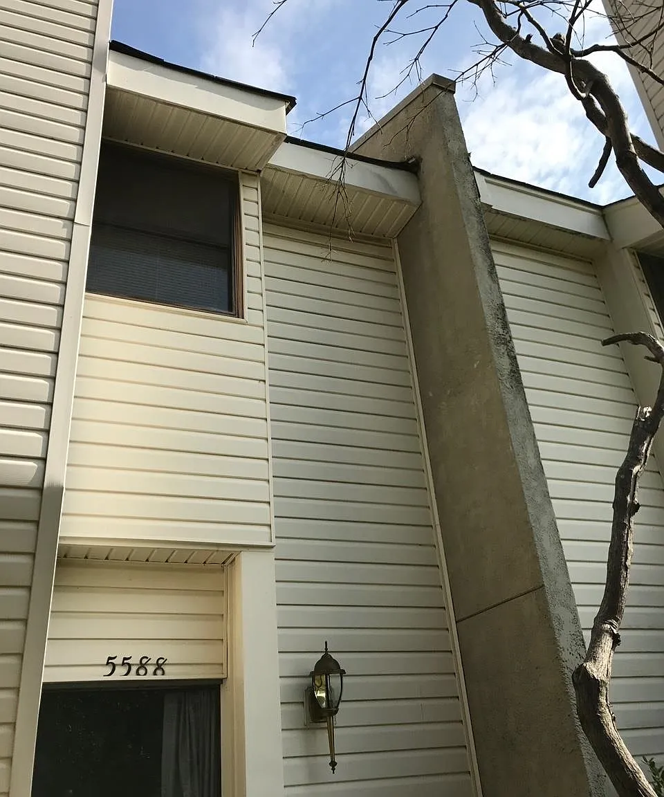2 bed, 2.5 bath, 1398 sqft, $1,250 — Photo 1