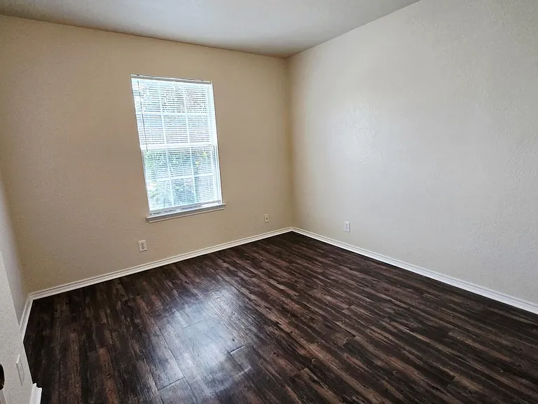 8015 Thicket Pass — Photo 14