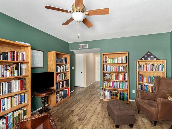 5th image of 2120 W Dixon St