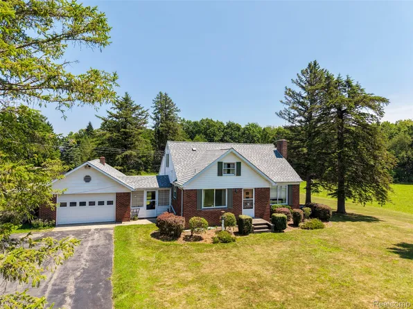 11651 S New Lothrop Rd, Durand, MI 48429