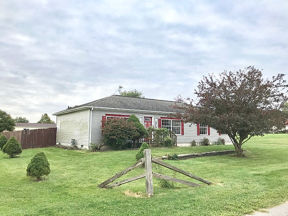 3rd image of 15 Wellington Dr