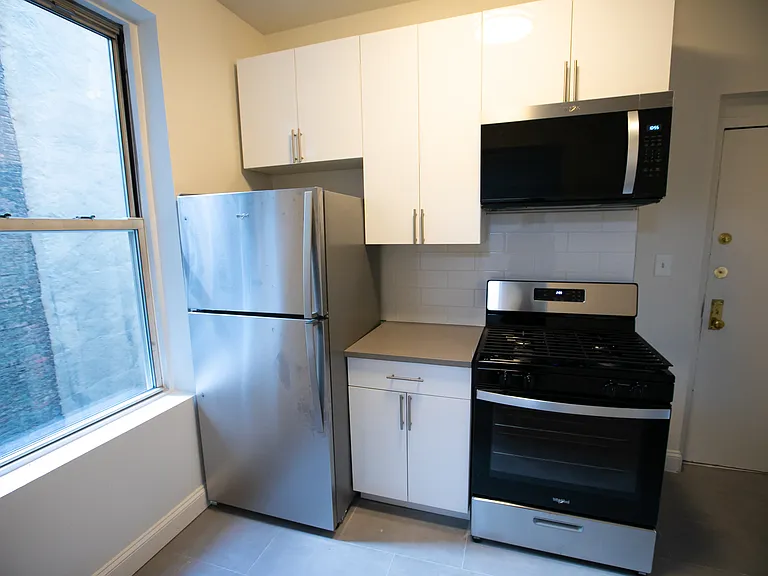 346 E 20th St #9 — Photo 3