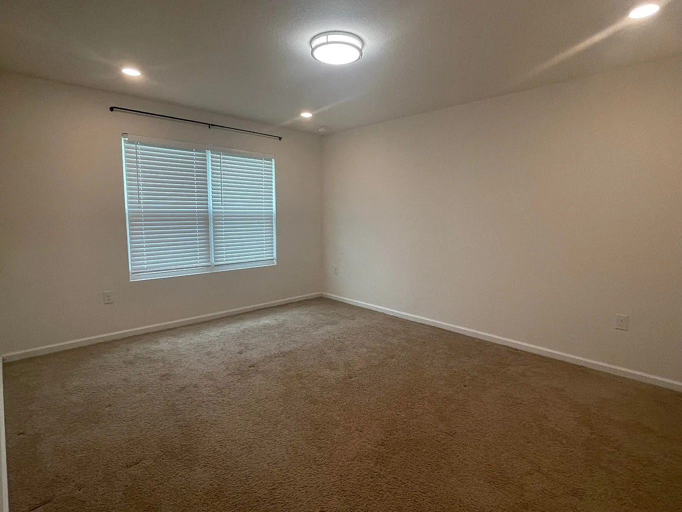 4 bed, 1830 sqft, $2,150 — Photo 4