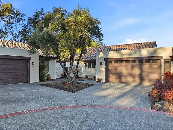 3rd image of 809 Shady Oak Drive