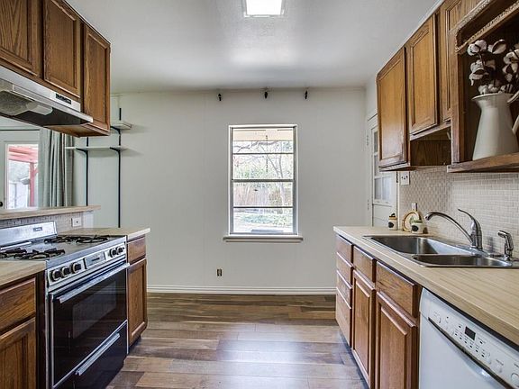 5th image of 2115 Crestwood Pl