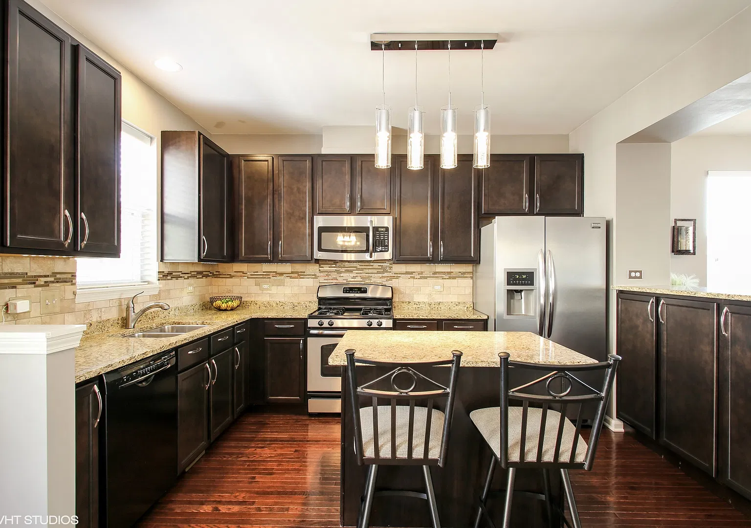 3 bed, 2.5 bath, 2162 sqft, $3,500 — Photo 3
