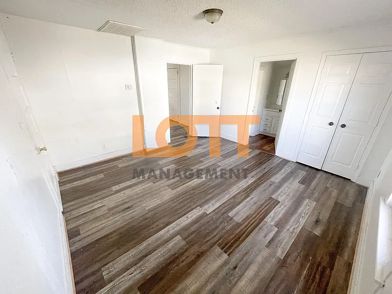 403 Old Paris Mountain Rd — Photo 17