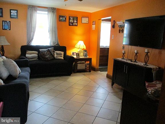 4th image of 127 Chester Ave