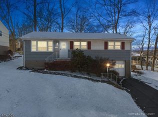 18 Bannehr St, Oakland, NJ 07436