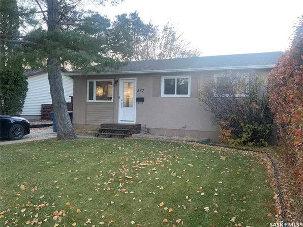 857 Macklem Drive, Saskatoon, SK S7L 4K1