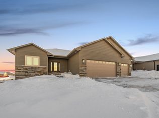 6717 E Spitfire Cir, Sioux Falls, SD 57110