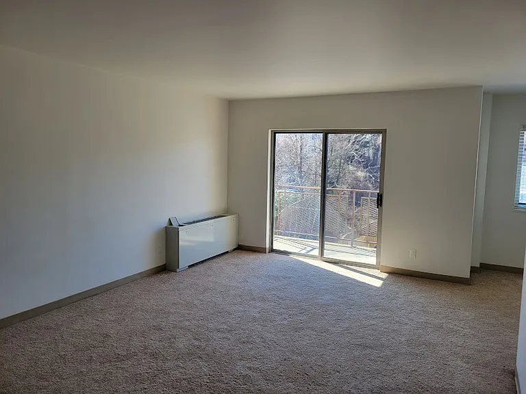 1220 N Pierce St — Photo 1