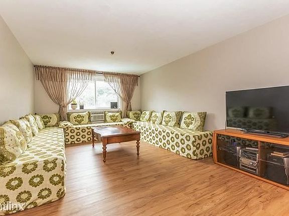 5th image of 215 Winter St APT 3G