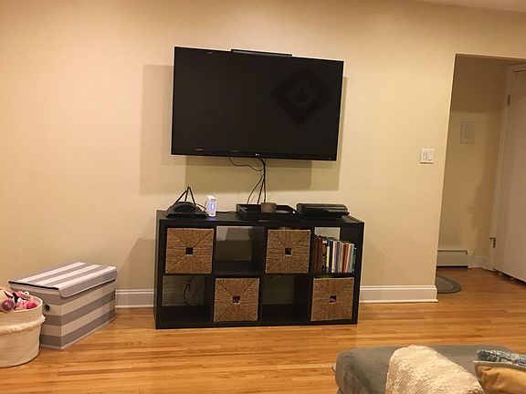 3rd image of 4853 Dobson St Unit 201