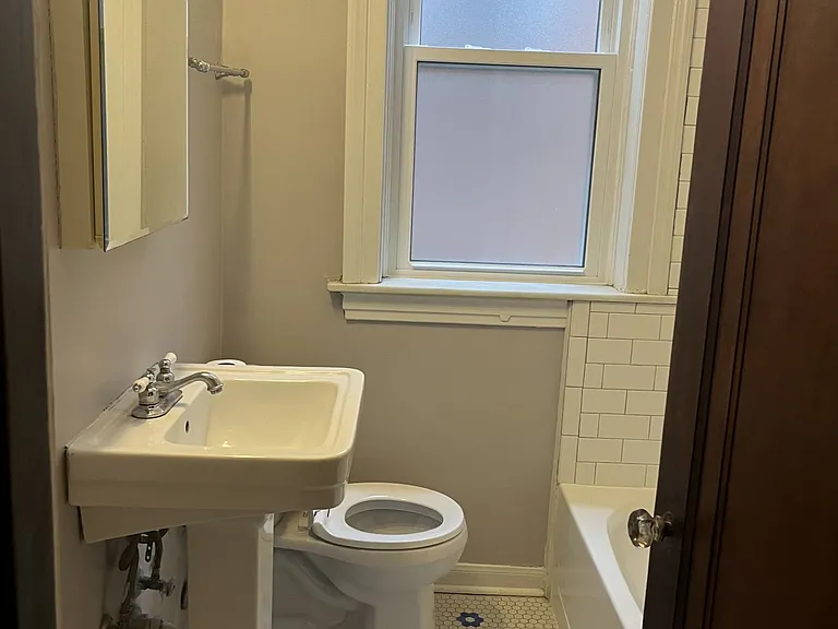 5318 Itaska St #1F — Photo 8