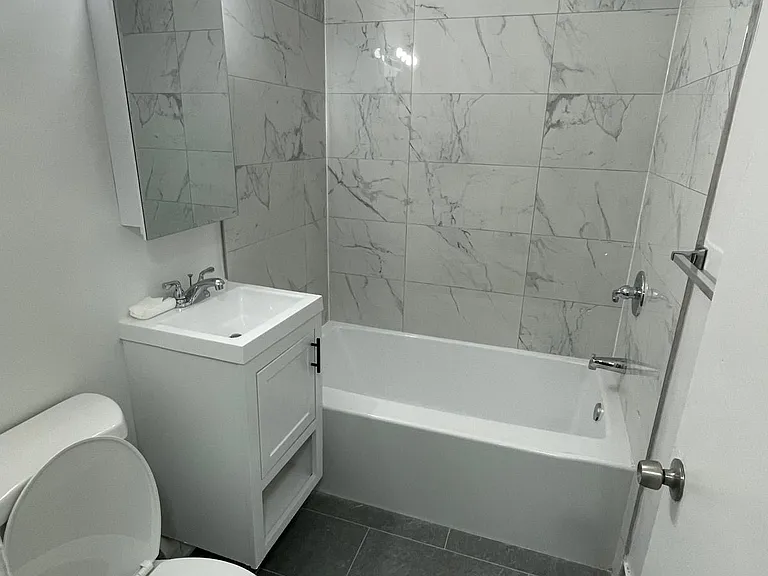 1935 Columbia Ave #1A — Photo 3