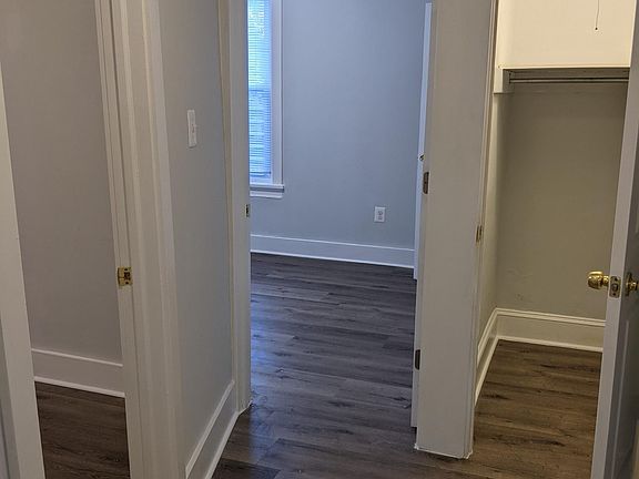 5th image of 241 W Queen Ln APT 3F