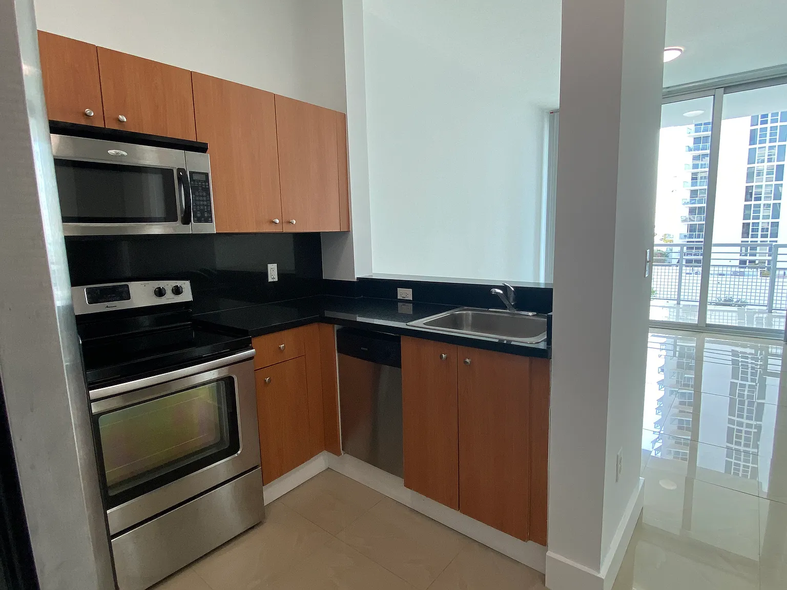1 bed, 1.5 bath, 709 sqft, $2,500 — Photo 1