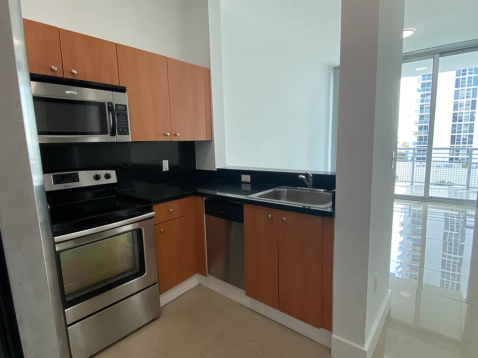 2200 NE 4th Ave #604