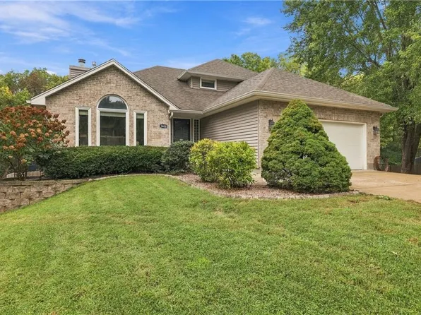 3650 SW Kimstin Cir, Blue Springs, MO 64015