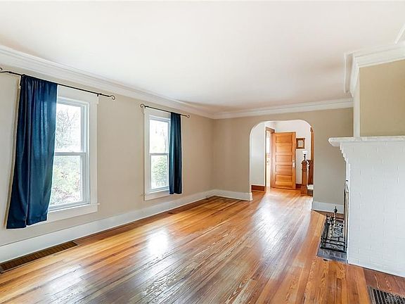 5th image of 830 E Linden Ave