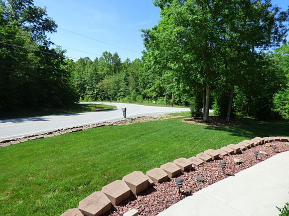4th image of 40 Kingsbridge Ln
