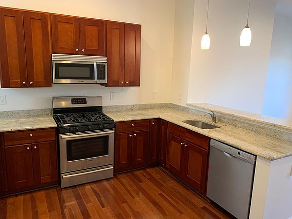 2nd image of 1424 Catharine St APT C
