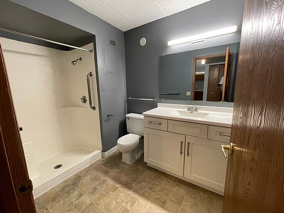 4th image of 517 E Grant St #405