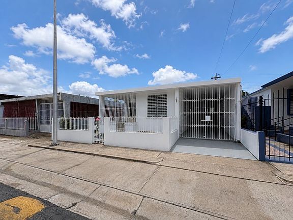2nd image of Urb Villa Turabo Calle Cipres #D-15