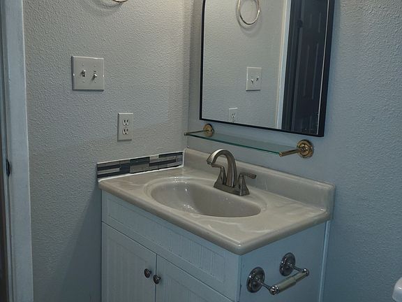 5th image of 216 Glenda Dr #3