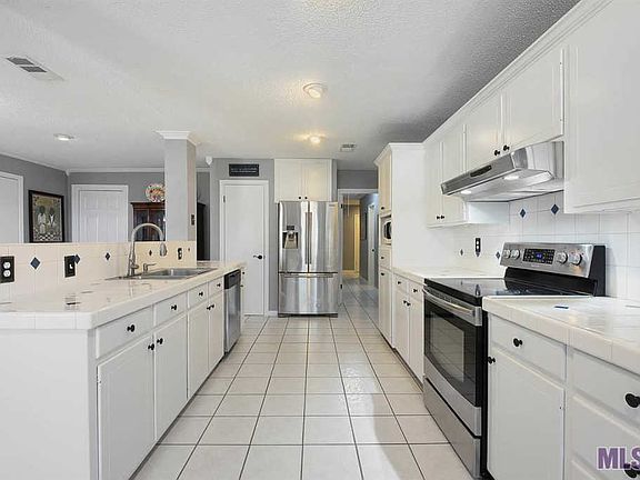3rd image of 13901 Carolyn St
