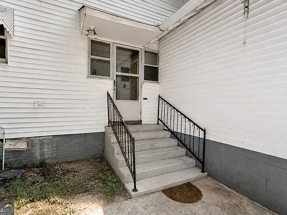 5th image of 267 Washington St