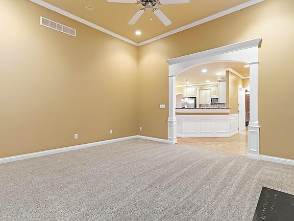 5th image of 824 Livania Ln