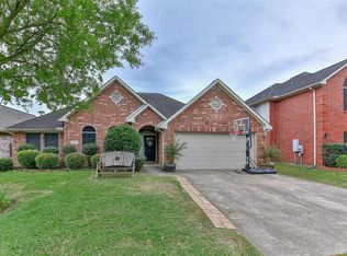 420 Spencer Lndg E, La Porte, TX 77571