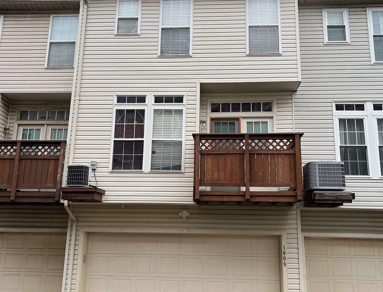 1008 Harrison Cir — Photo 2