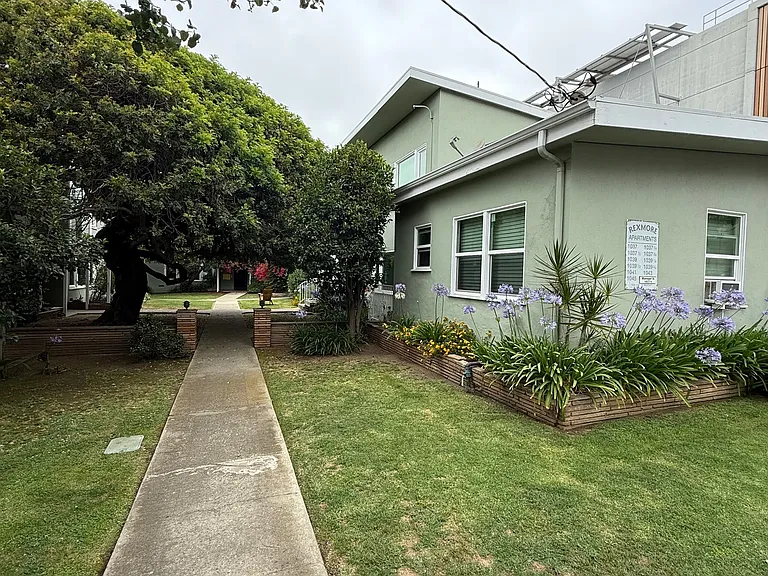 1033 N Sweetzer Ave — Photo 14