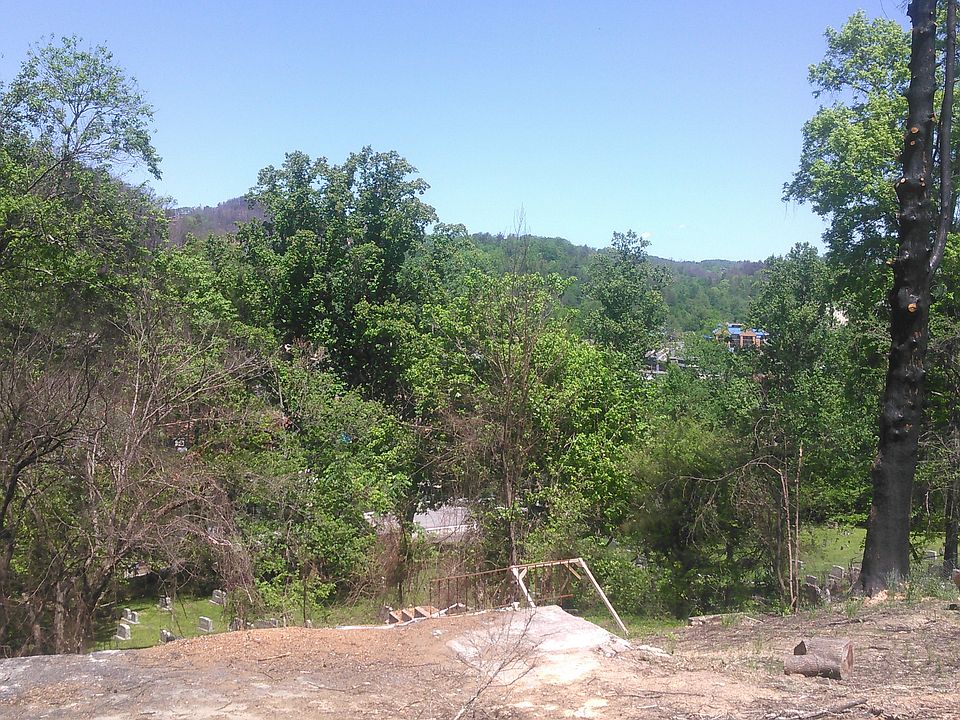 2nd image of 128 W Holly Ridge Rd