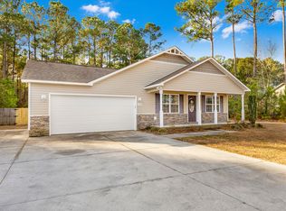 844 Old Folkstone Rd, Sneads Ferry, NC 28460
